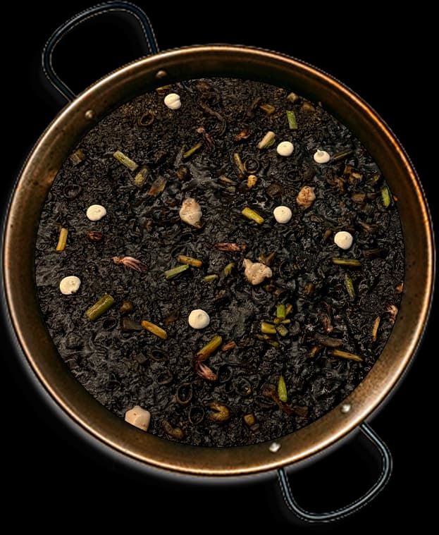 Paella de arroz negro de La Valensiana